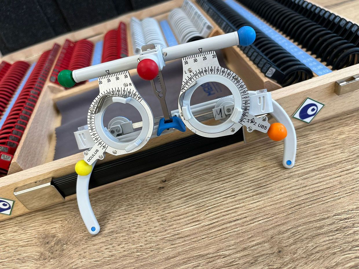 WasWoFinden Meisterwerk Sehtest Optiker Messbrille Meisterwerk