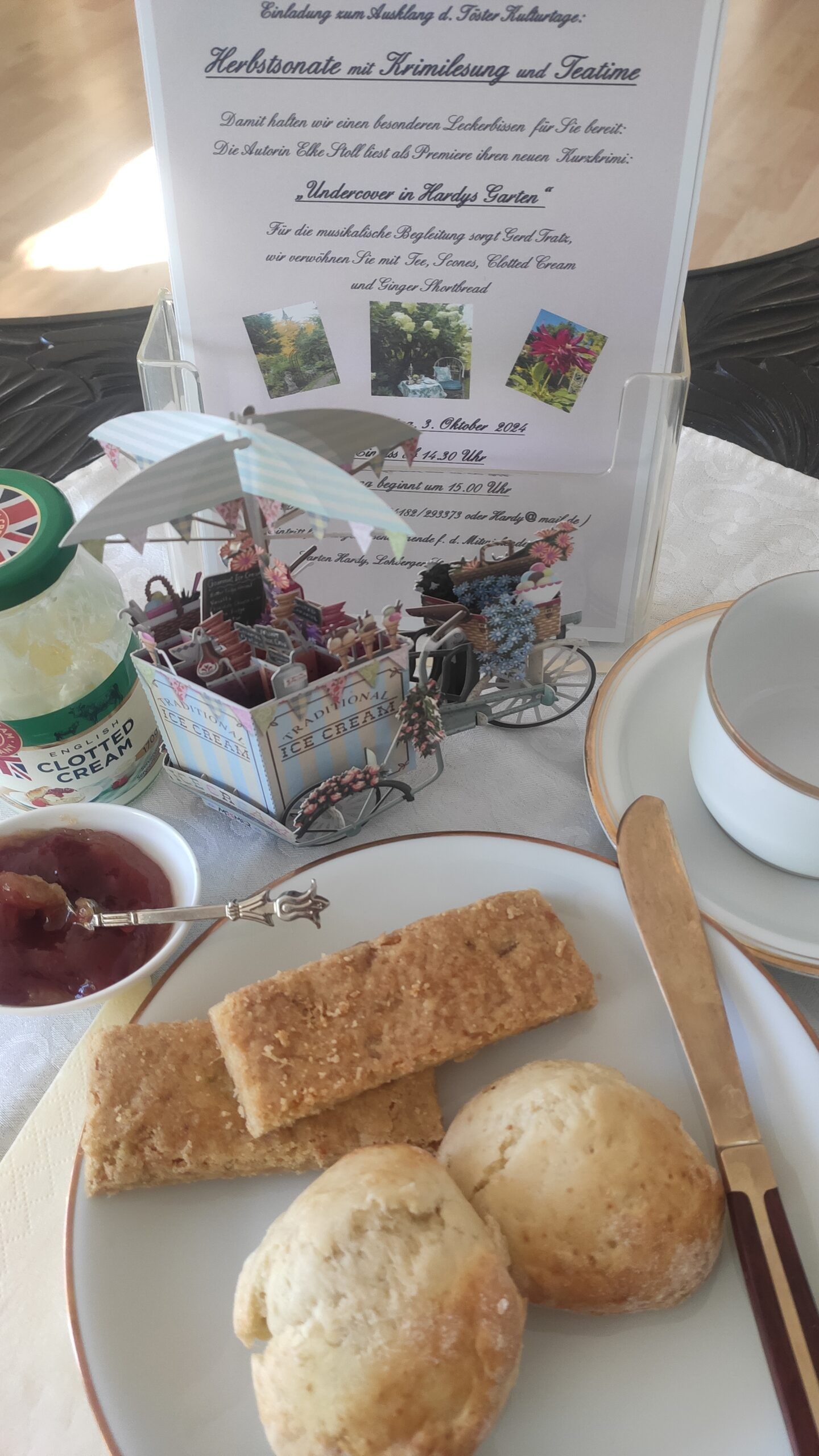 Scones, Clotted Cream und Ginger Shortbread